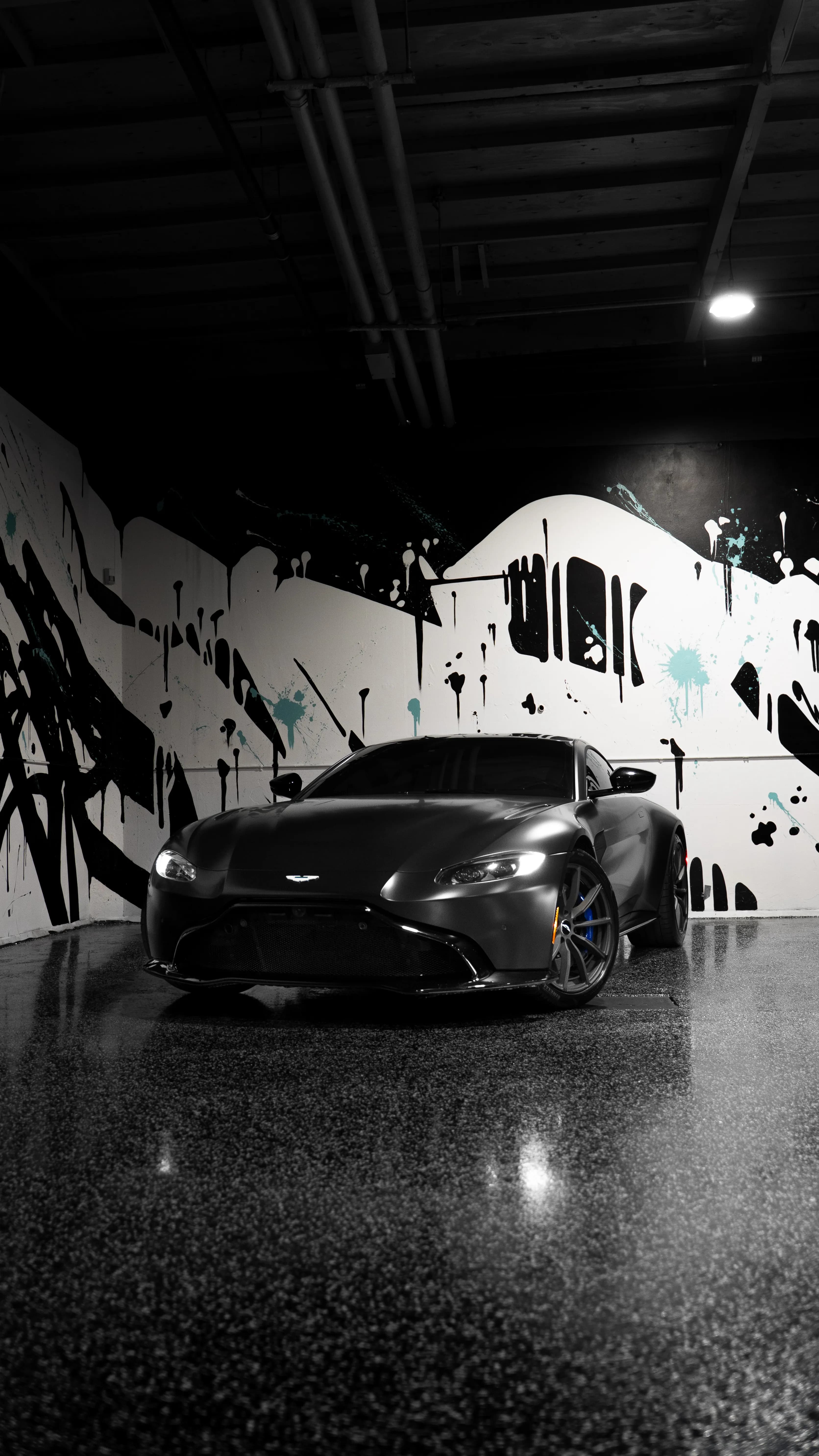 Aston Martin Vantage — photo 13