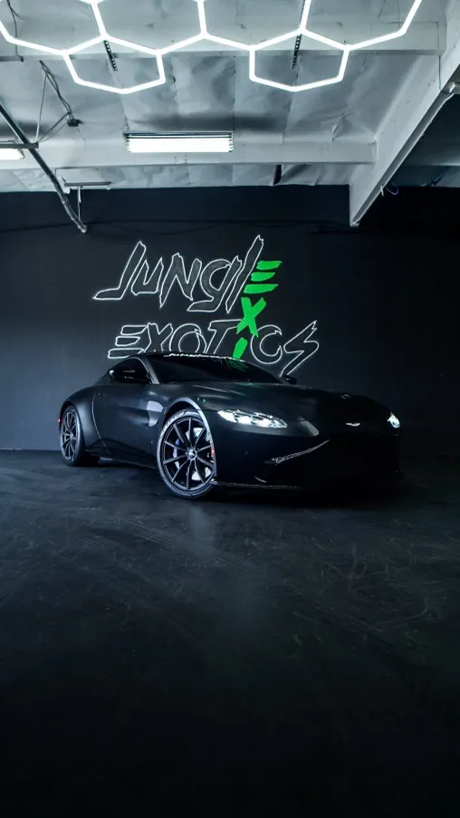 Aston Martin Vantage — photo 22