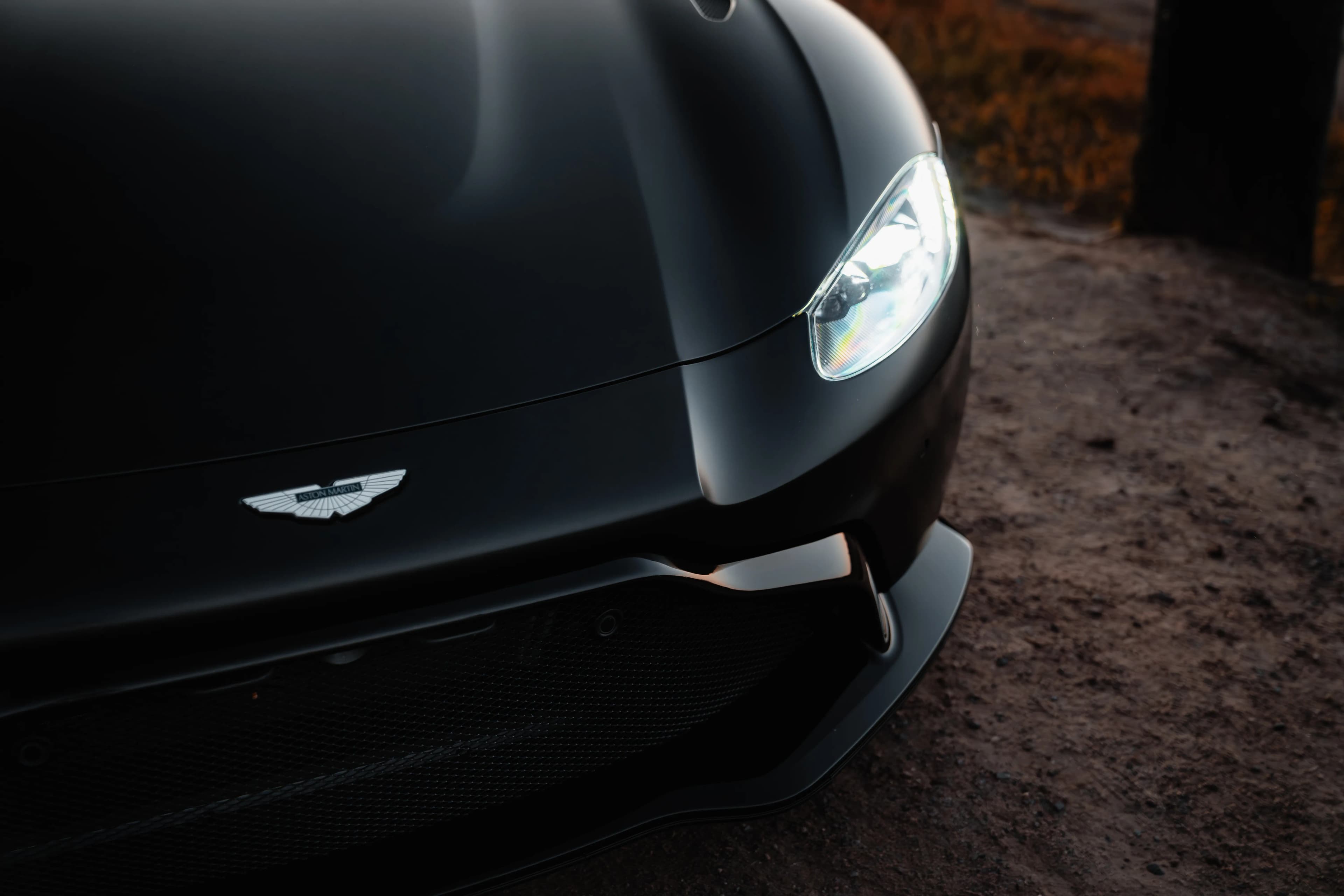 Aston Martin Vantage — photo 33