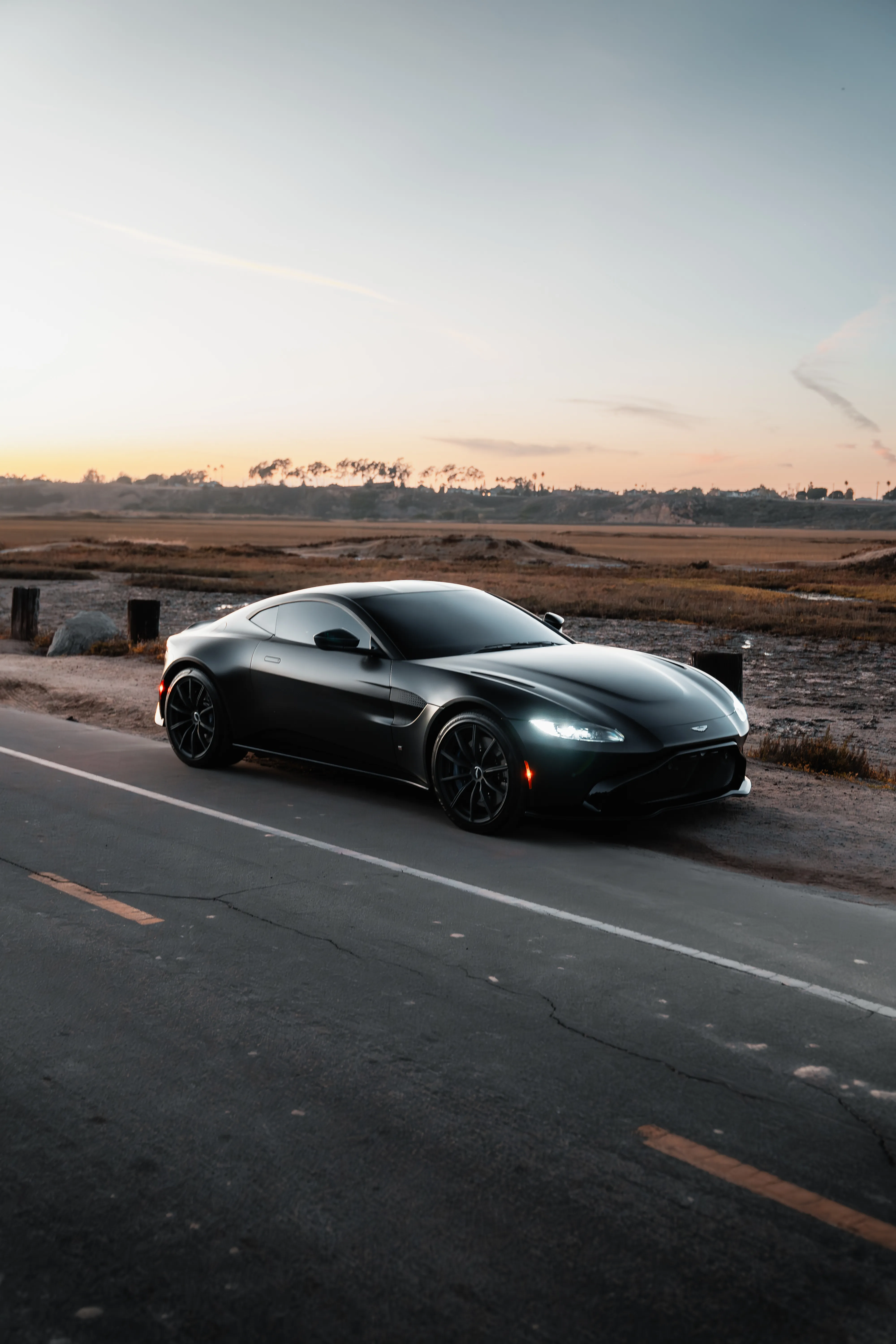 Aston Martin Vantage — photo 38