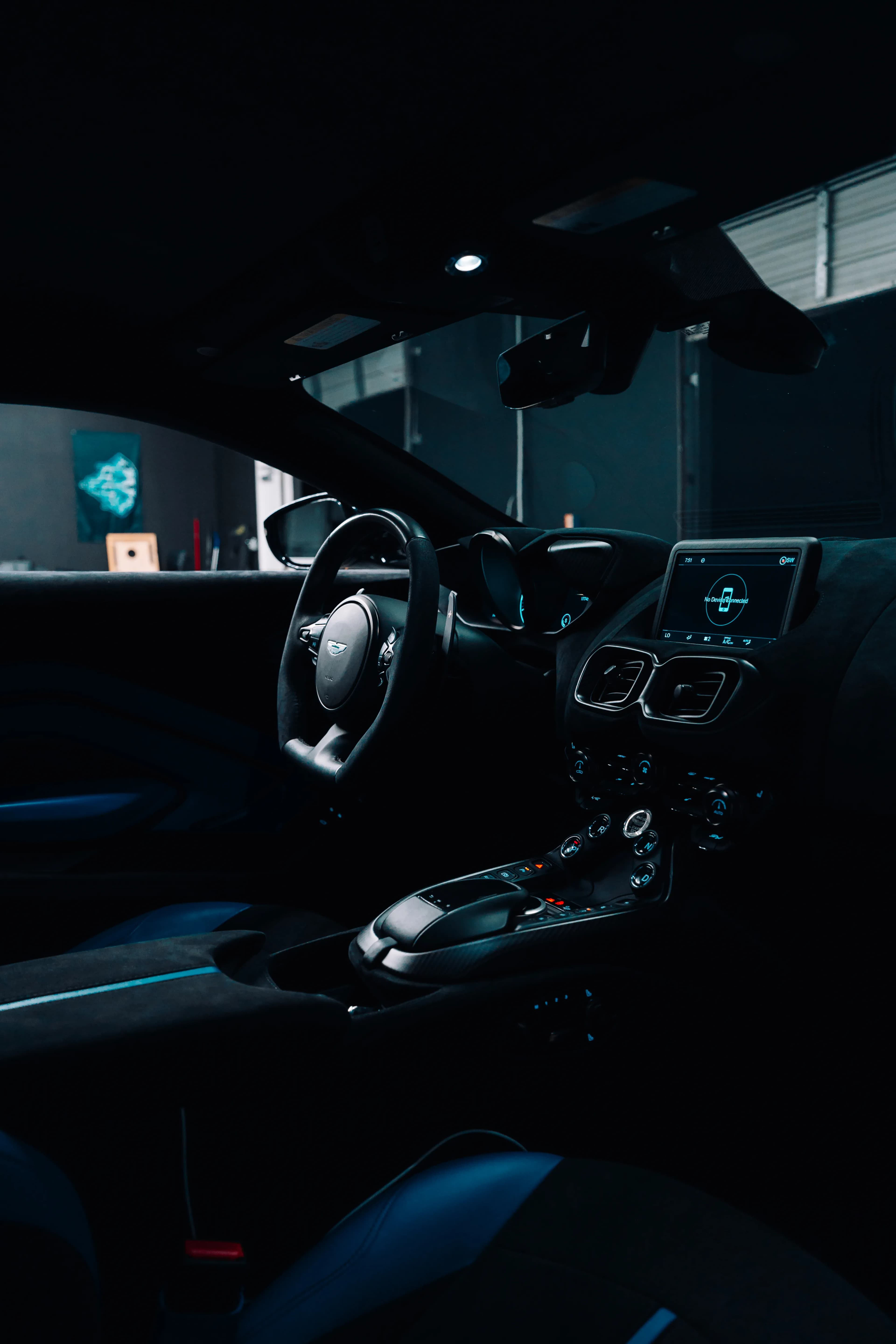 Aston Martin Vantage — photo 50