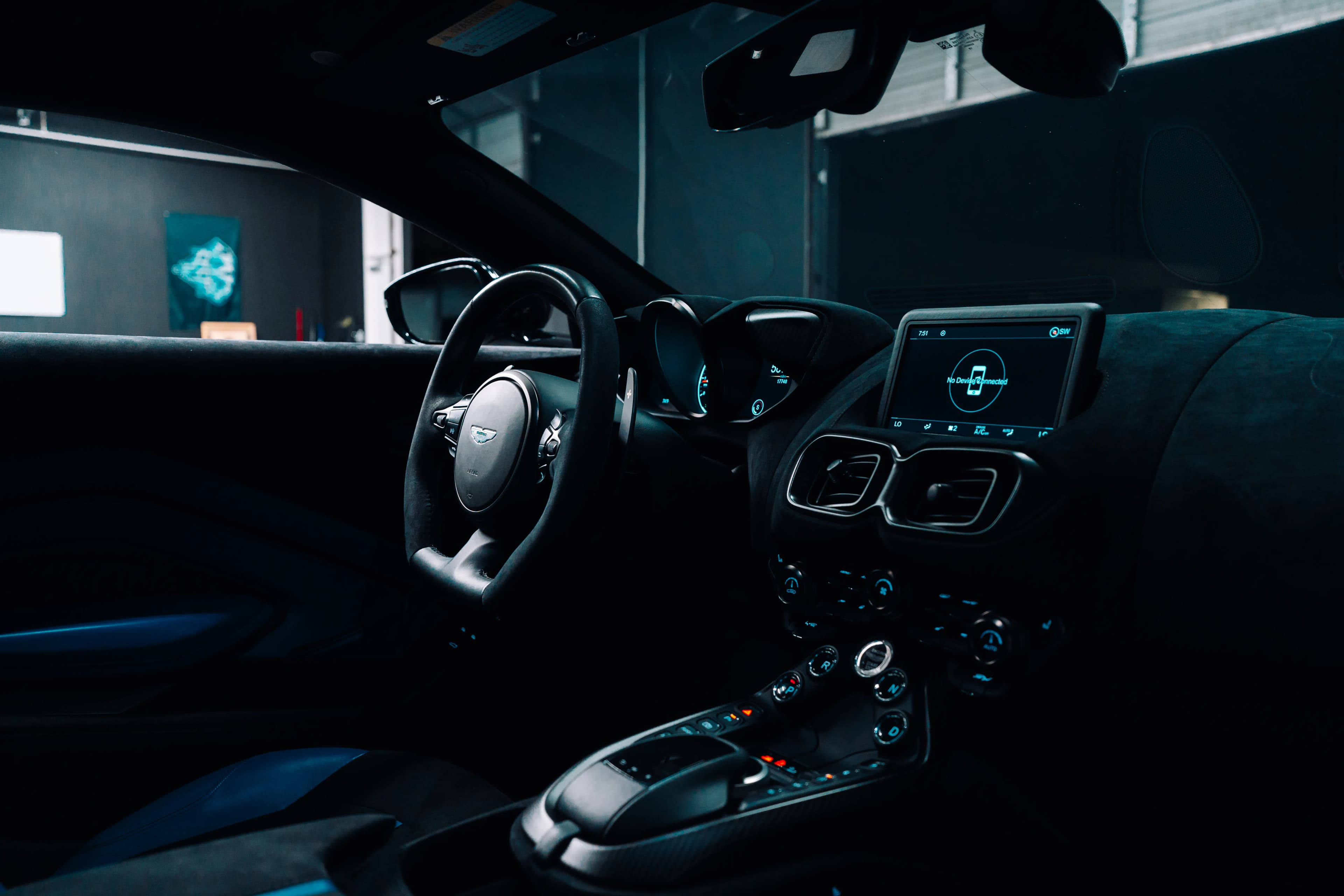 Aston Martin Vantage — photo 51