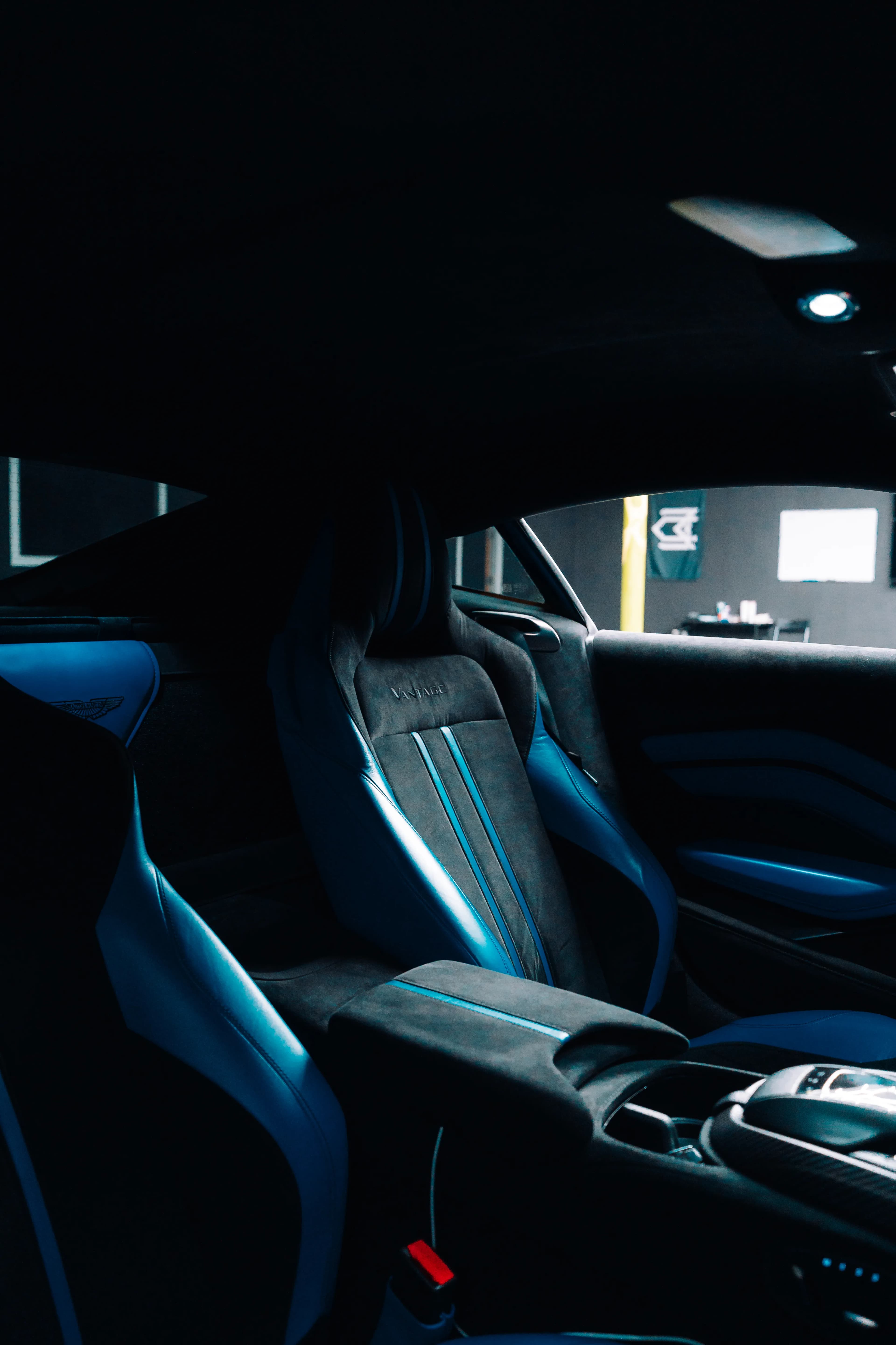 Aston Martin Vantage — photo 52