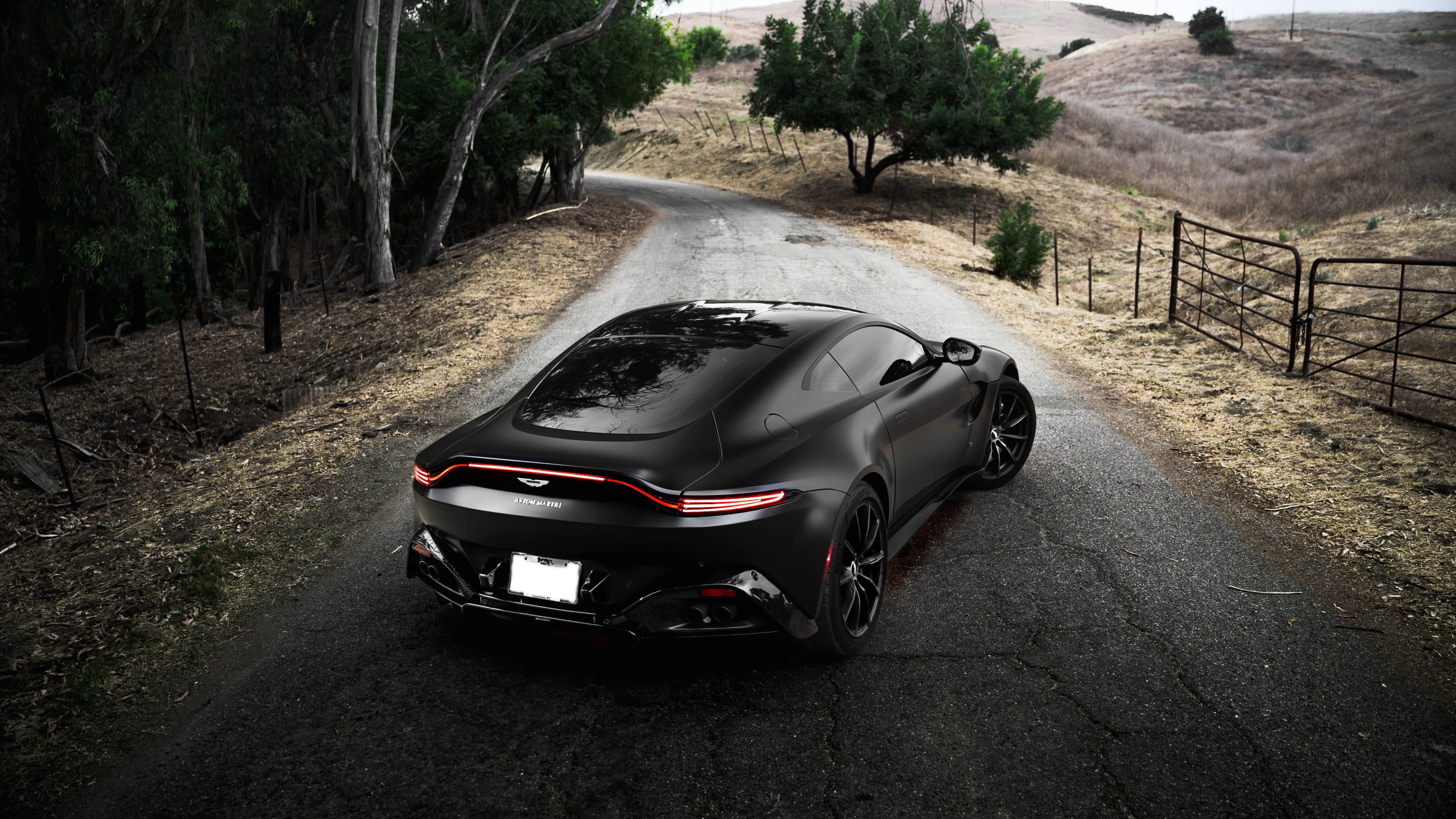 Aston Martin Vantage — photo 63