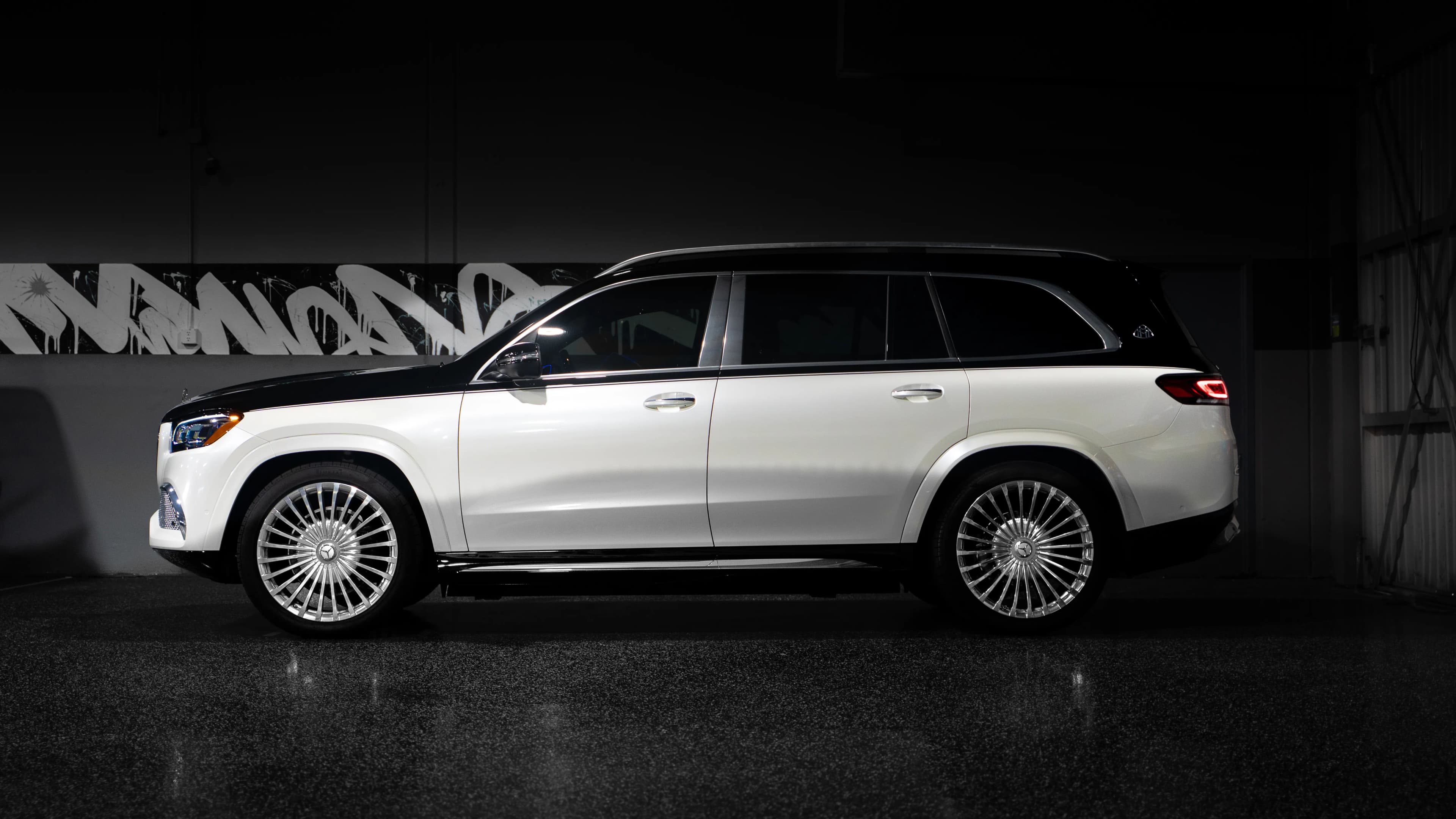 Mercedes-Benz GLS600 Maybach — photo 12
