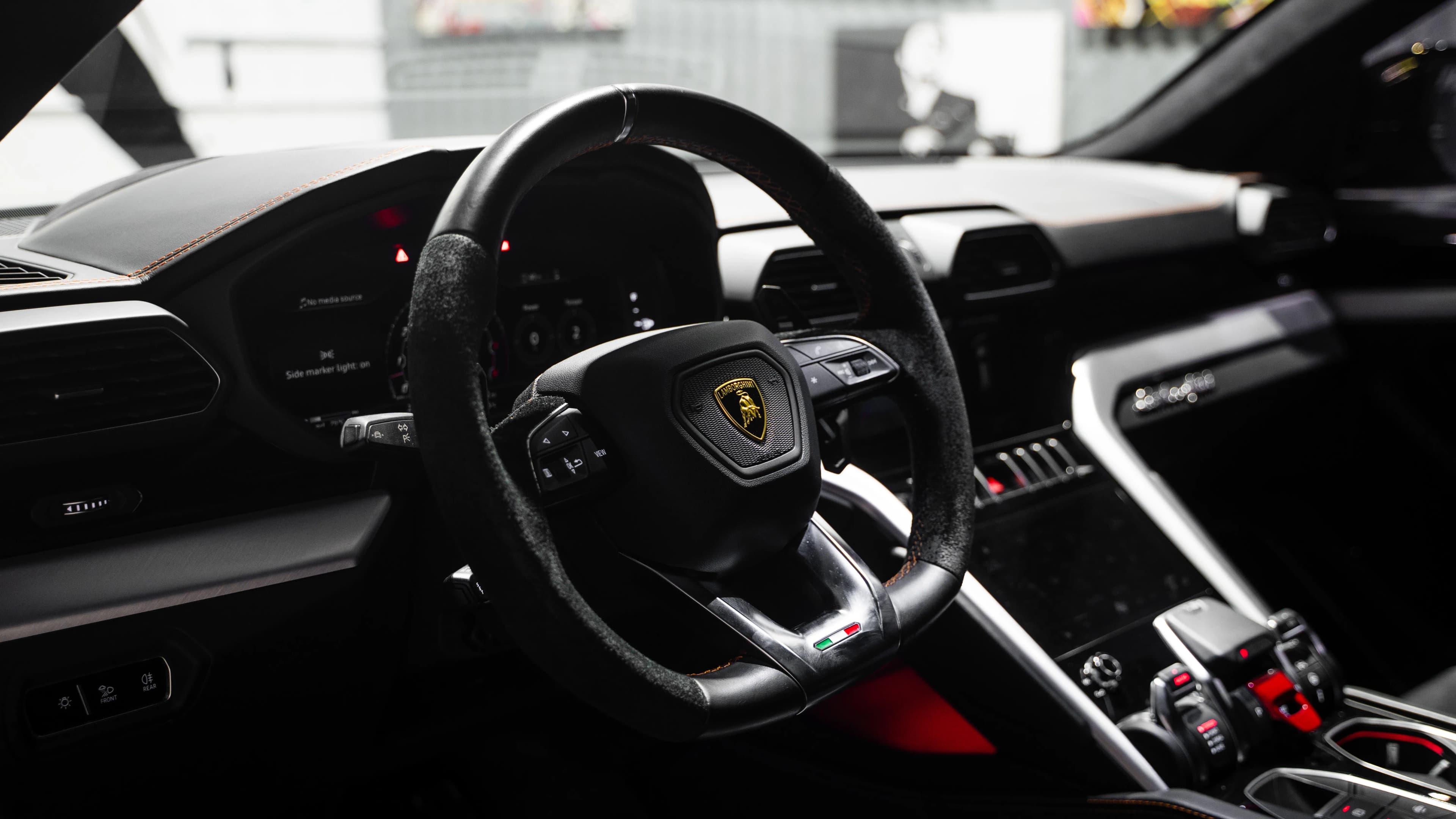 2022 Lamborghini Urus — photo 7